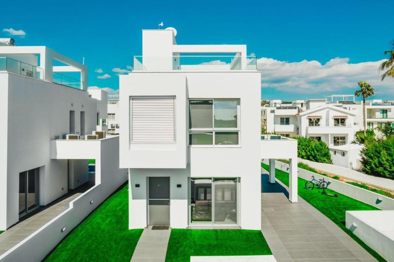 In Style In Modern 3 Bedroom Near Nissi & Square Вилла