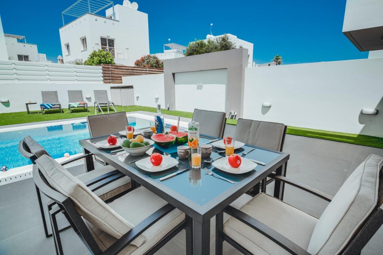 In Style In Modern 3 Bedroom Near Nissi & Square Вилла Айя-Напа